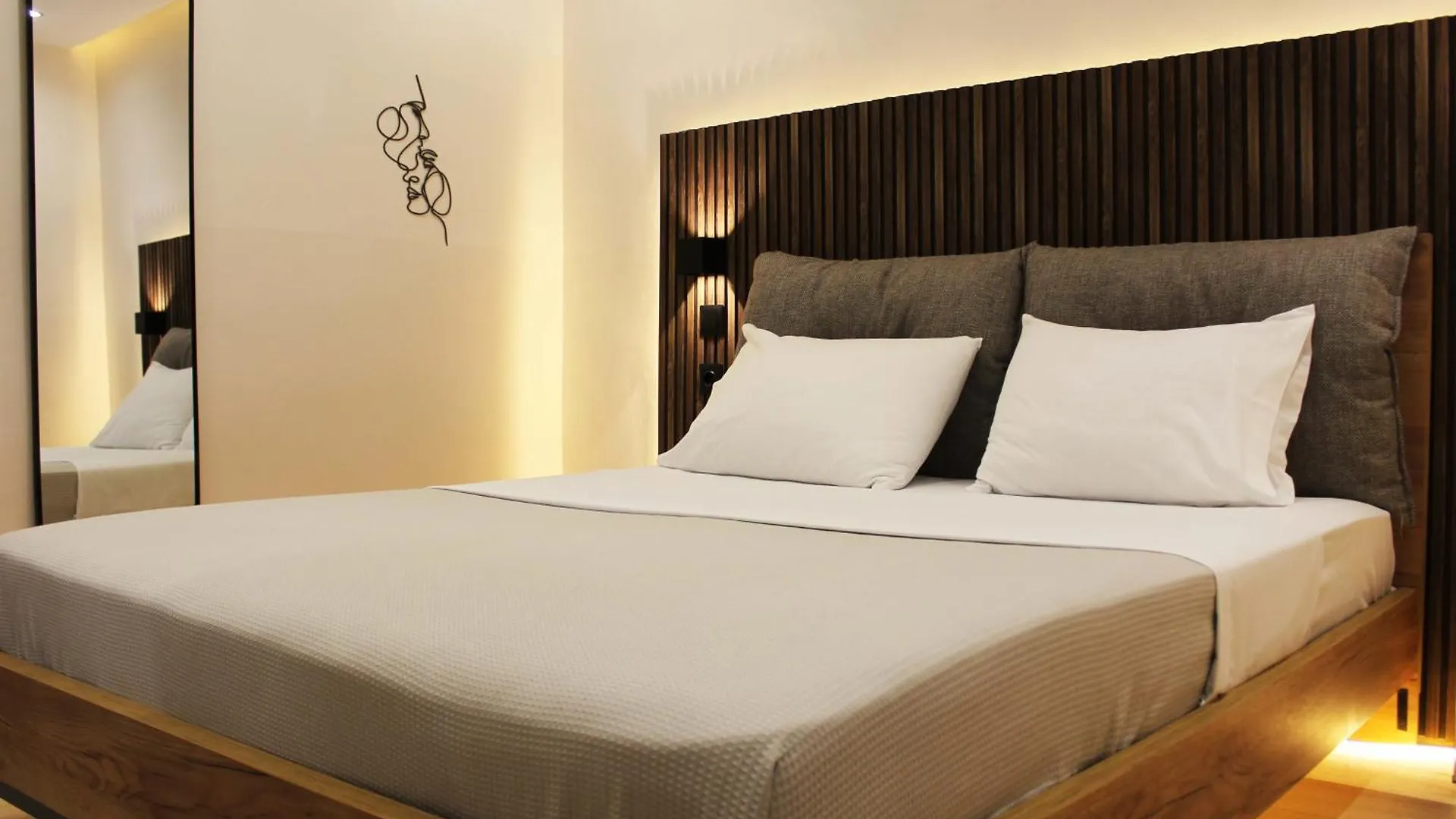 The Skeptic Home Salonicco Grecia